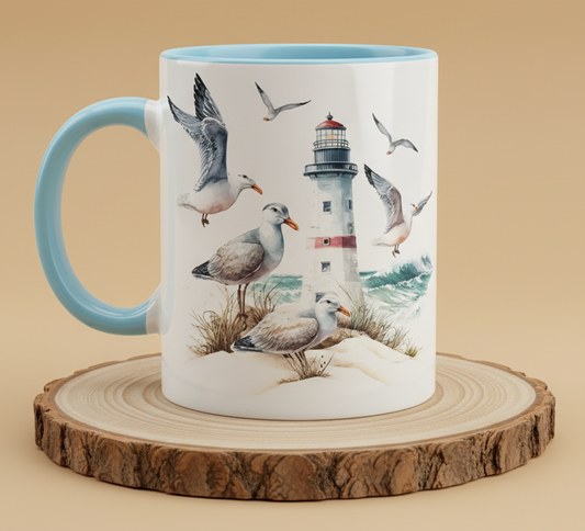 Keramiktasse Maritim Leuchtturm mit See und Möwen
